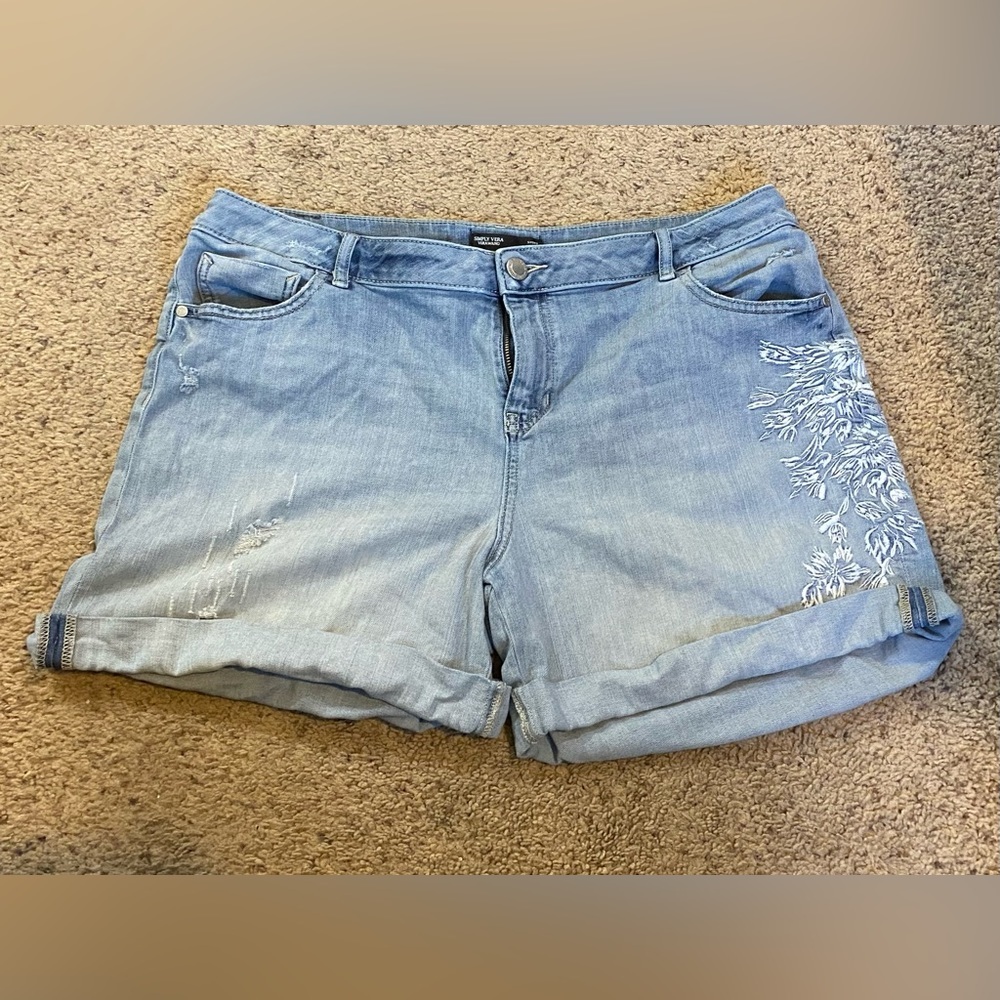 Simple Vera Wang Jean Shorts Size 16